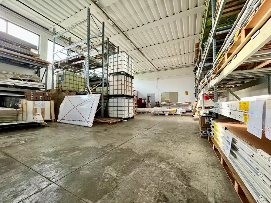 Immagine 1 di Capannone industriale in vendita  a Pontedera
