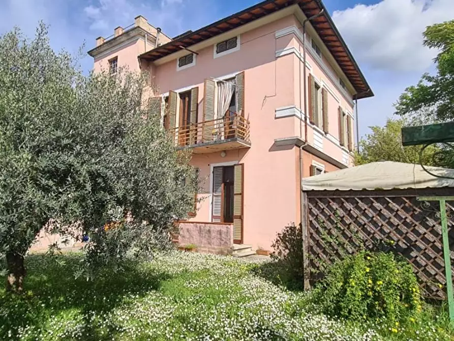 Immagine 1 di Villa in vendita  a Altopascio