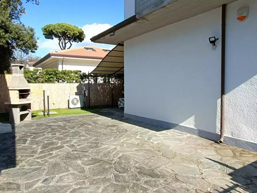 Immagine 13 di Casa bifamiliare in vendita  a Pietrasanta