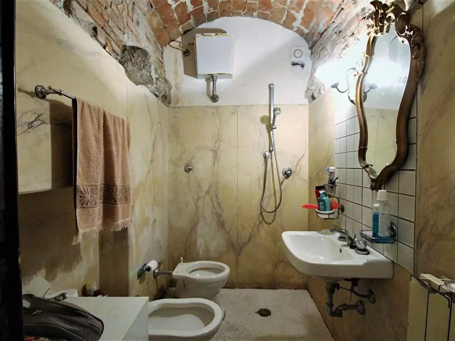 Immagine 26 di Appartamento in vendita  a Lucca