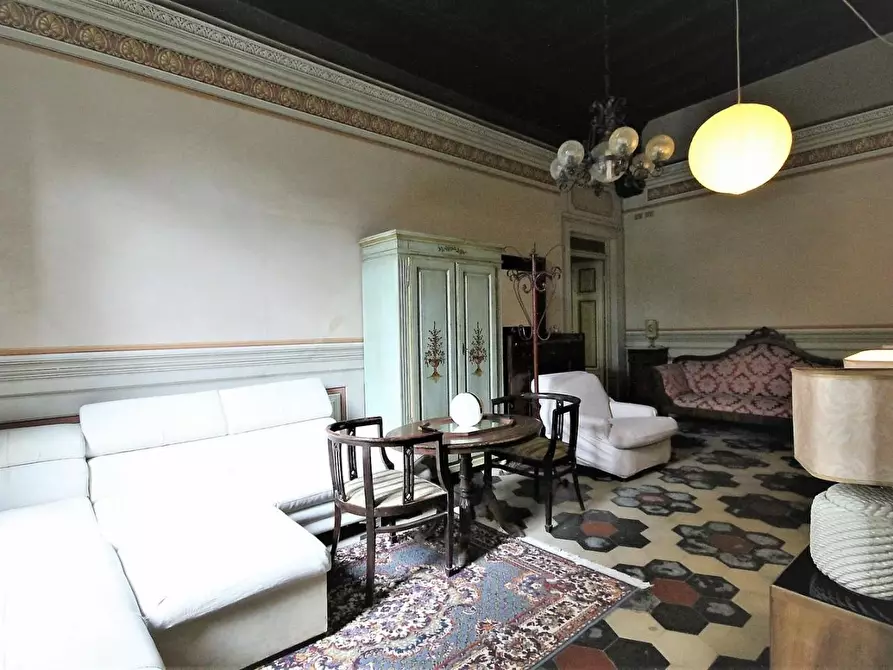 Immagine 13 di Appartamento in vendita  a Lucca