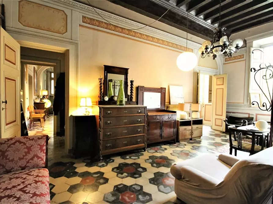 Immagine 15 di Appartamento in vendita  a Lucca