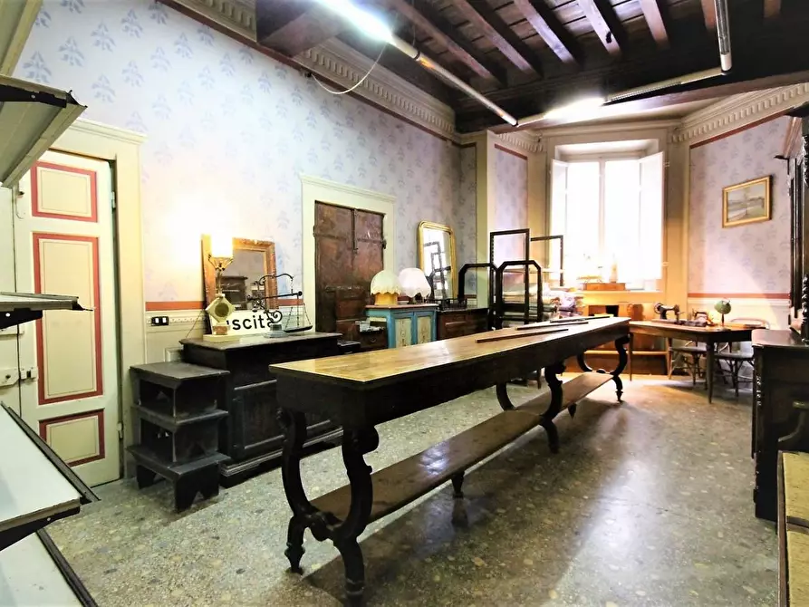 Immagine 17 di Appartamento in vendita  a Lucca