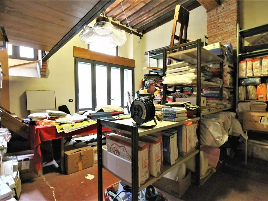Immagine 22 di Appartamento in vendita  a Lucca