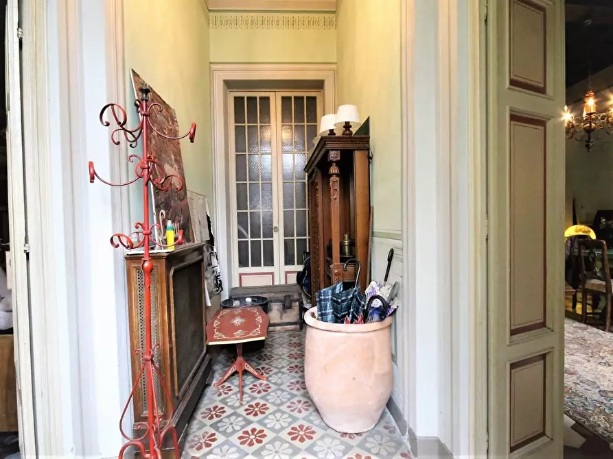 Immagine 11 di Appartamento in vendita  a Lucca