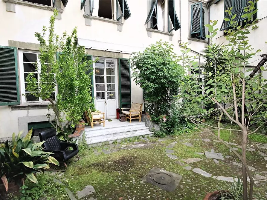 Immagine 2 di Appartamento in vendita  a Lucca