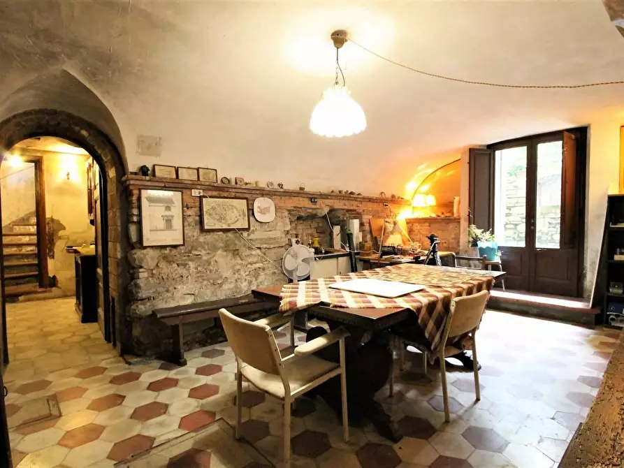 Immagine 25 di Appartamento in vendita  a Lucca