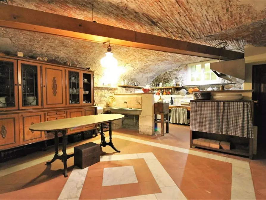 Immagine 27 di Appartamento in vendita  a Lucca