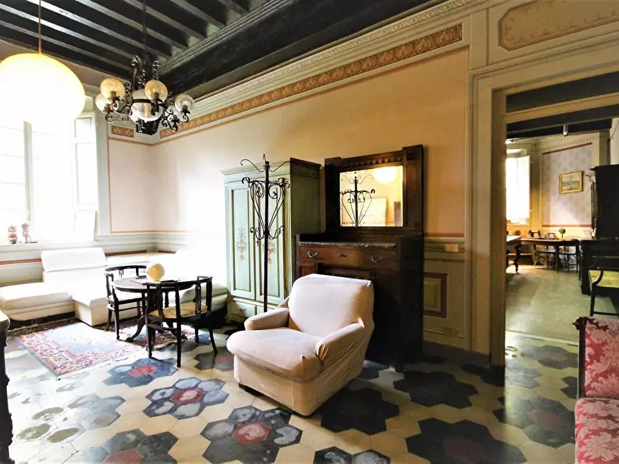 Immagine 16 di Appartamento in vendita  a Lucca