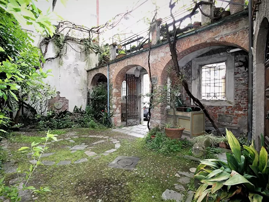 Immagine 3 di Appartamento in vendita  a Lucca