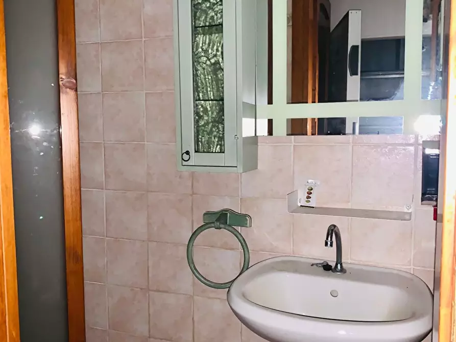 Immagine 12 di Locale commerciale in vendita  a Cerreto Guidi