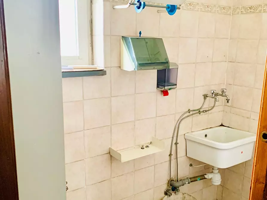 Immagine 13 di Locale commerciale in vendita  a Cerreto Guidi