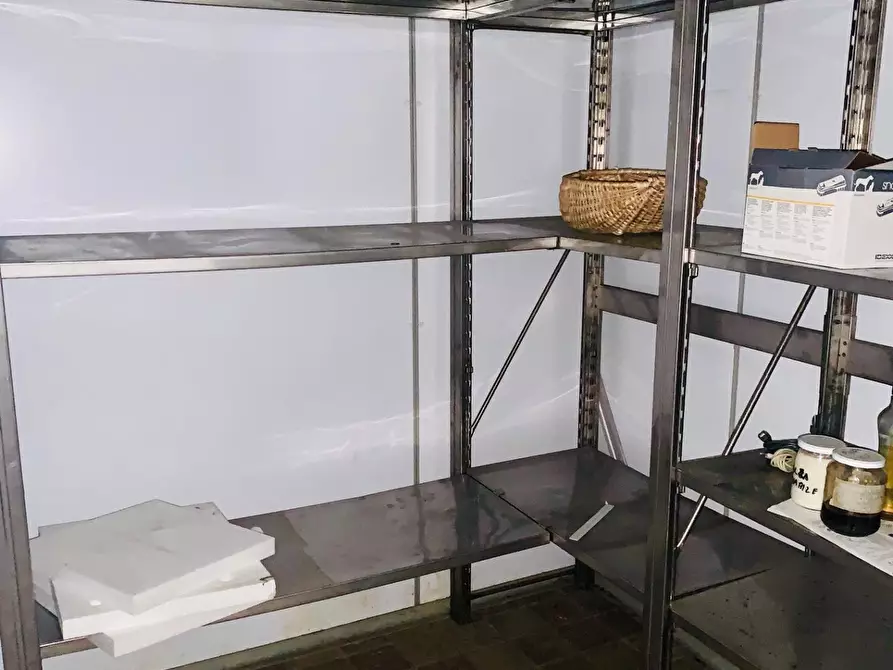 Immagine 11 di Locale commerciale in vendita  a Cerreto Guidi