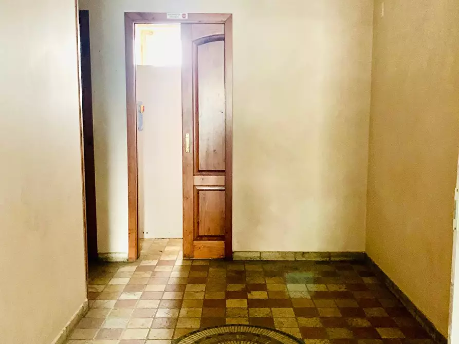 Immagine 6 di Locale commerciale in vendita  a Cerreto Guidi