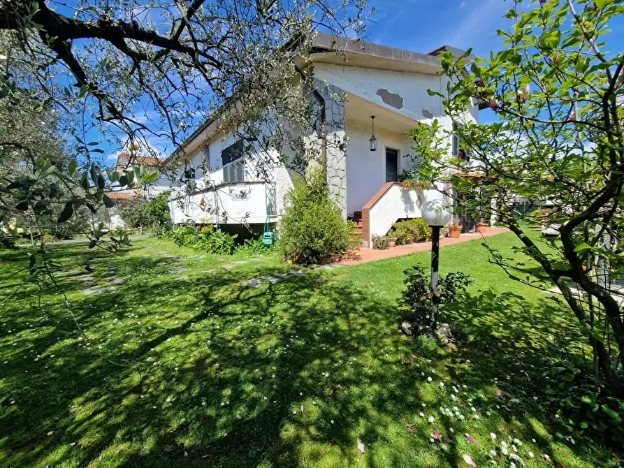 Immagine 2 di Casa indipendente in vendita  a Sarzana