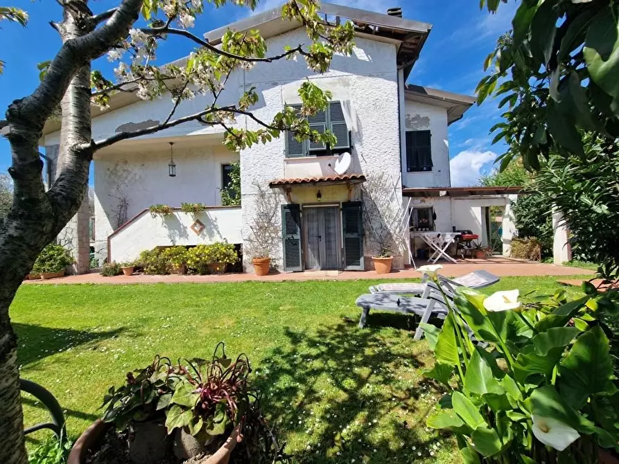 Immagine 11 di Casa indipendente in vendita  a Sarzana