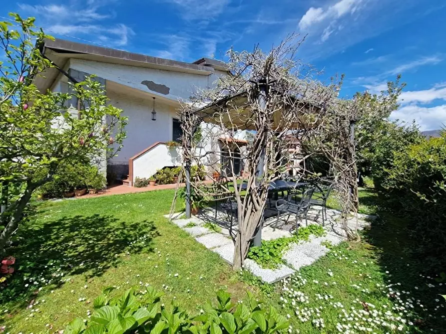 Immagine 4 di Casa indipendente in vendita  a Sarzana