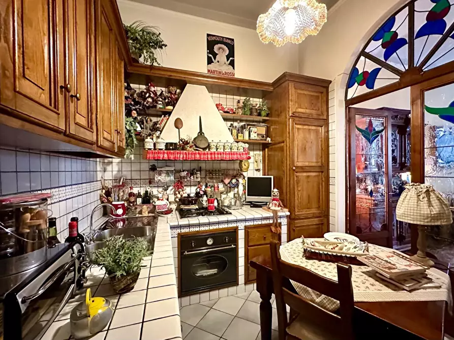 Immagine 12 di Appartamento in vendita  a Lucca