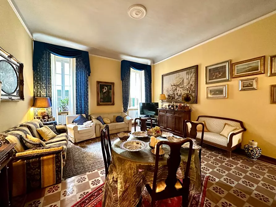 Immagine 10 di Appartamento in vendita  a Lucca