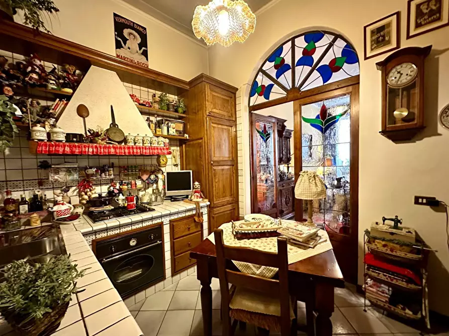 Immagine 13 di Appartamento in vendita  a Lucca