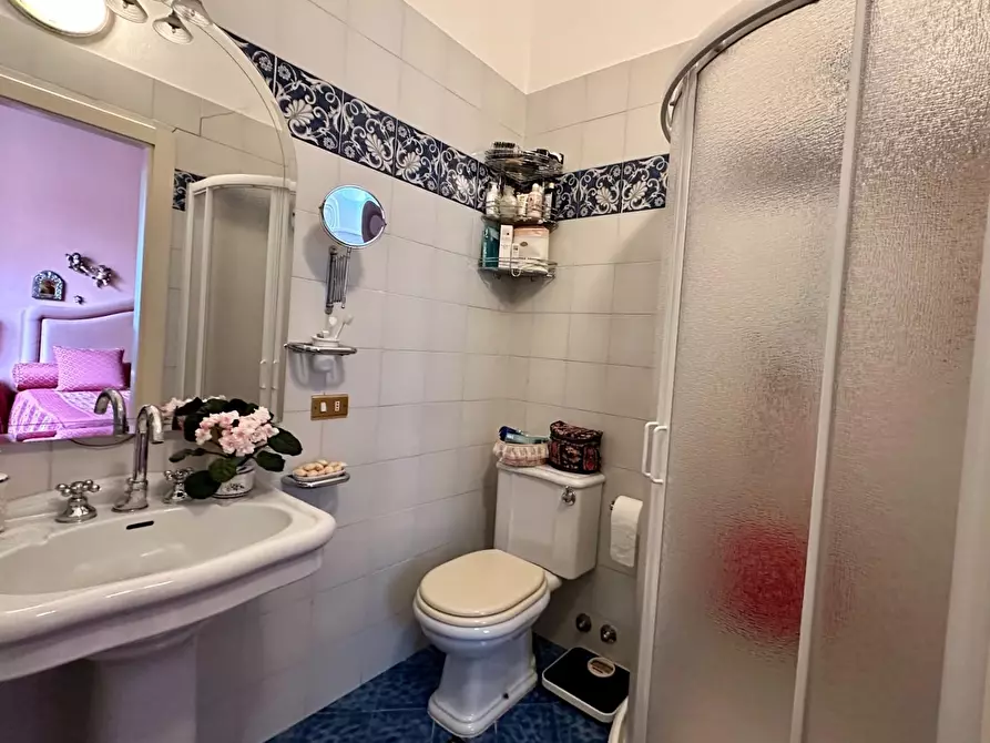 Immagine 38 di Appartamento in vendita  a Lucca