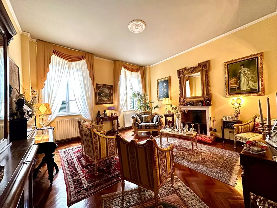 Immagine 27 di Appartamento in vendita  a Lucca