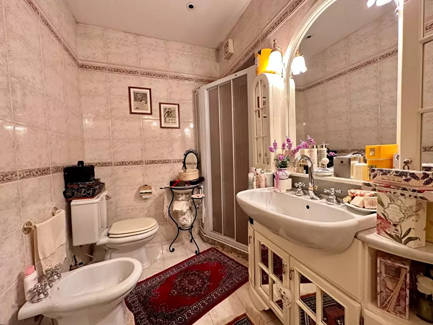 Immagine 40 di Appartamento in vendita  a Lucca