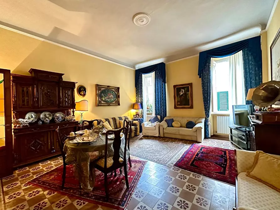 Immagine 30 di Appartamento in vendita  a Lucca