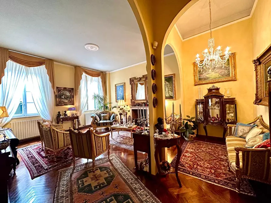 Immagine 5 di Appartamento in vendita  a Lucca