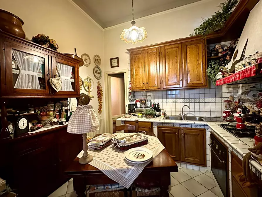 Immagine 11 di Appartamento in vendita  a Lucca