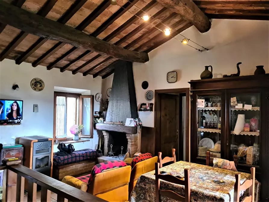 Immagine 2 di Porzione di casa in vendita  a Murlo