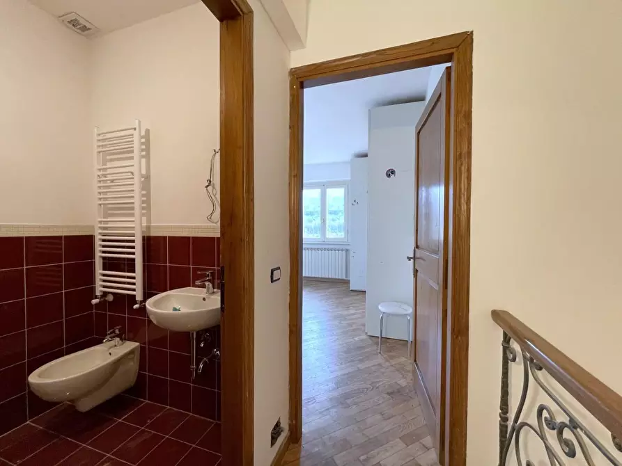 Immagine 43 di Villa in vendita  a Camaiore