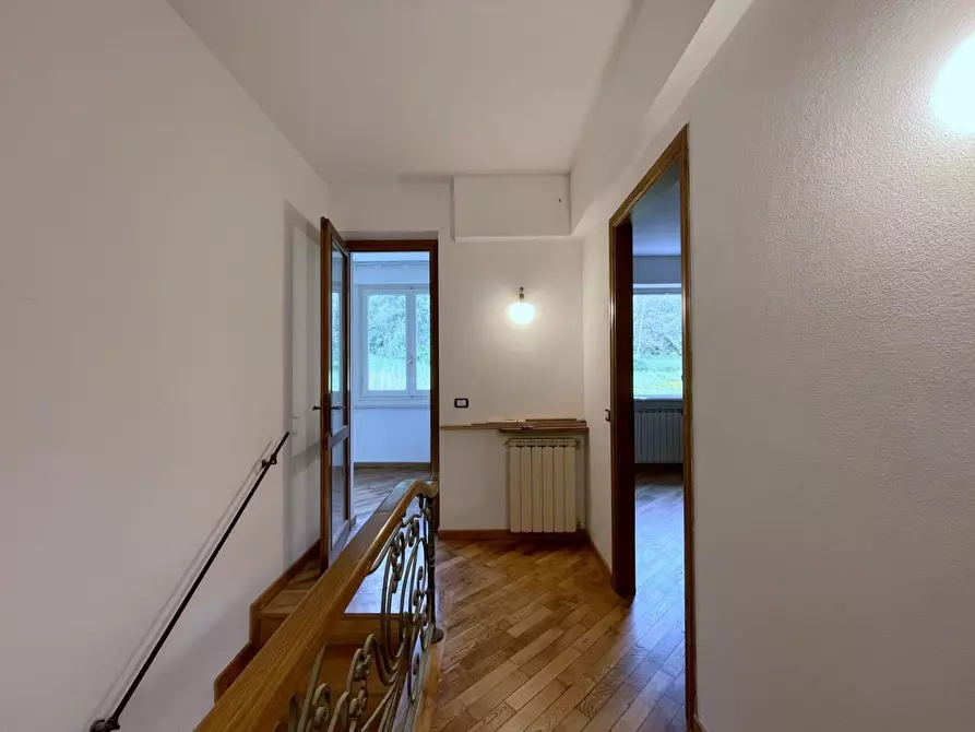 Immagine 53 di Villa in vendita  a Camaiore