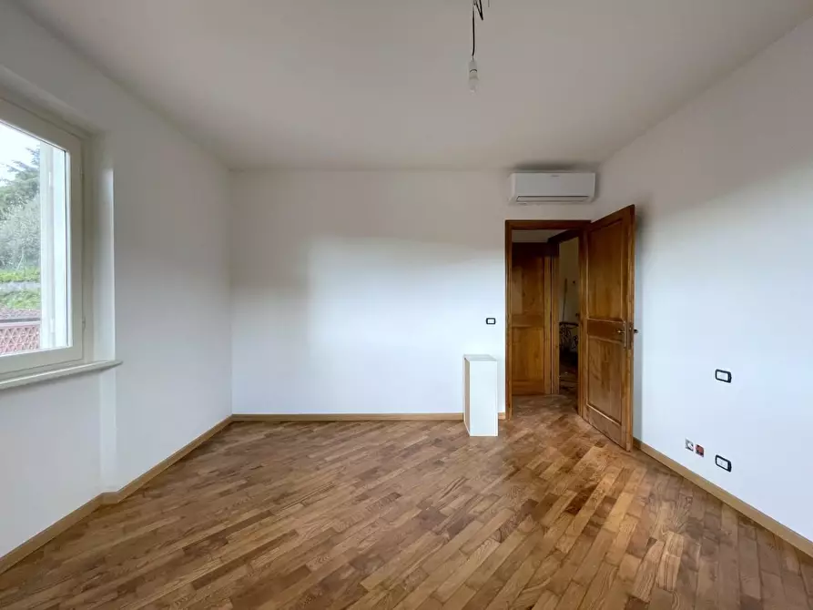 Immagine 73 di Villa in vendita  a Camaiore