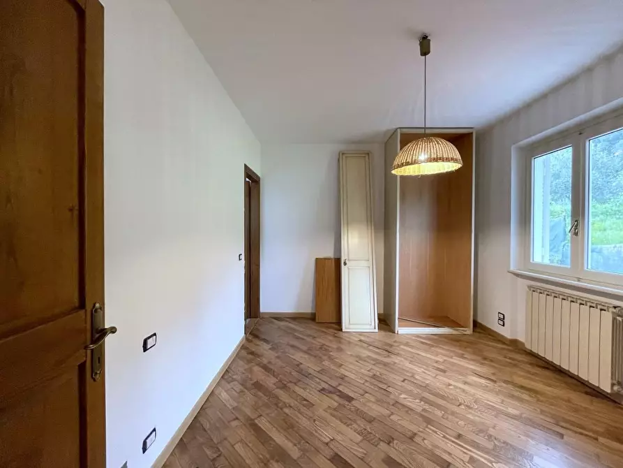 Immagine 57 di Villa in vendita  a Camaiore