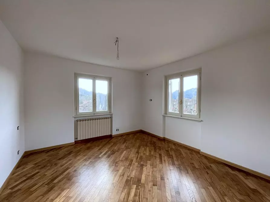 Immagine 70 di Villa in vendita  a Camaiore