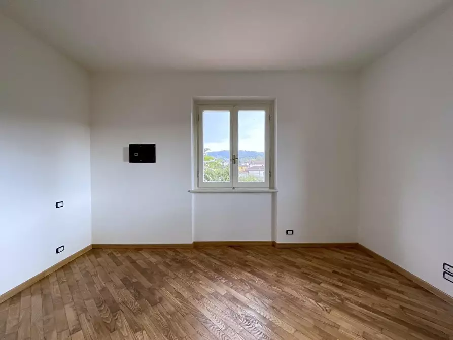 Immagine 49 di Villa in vendita  a Camaiore