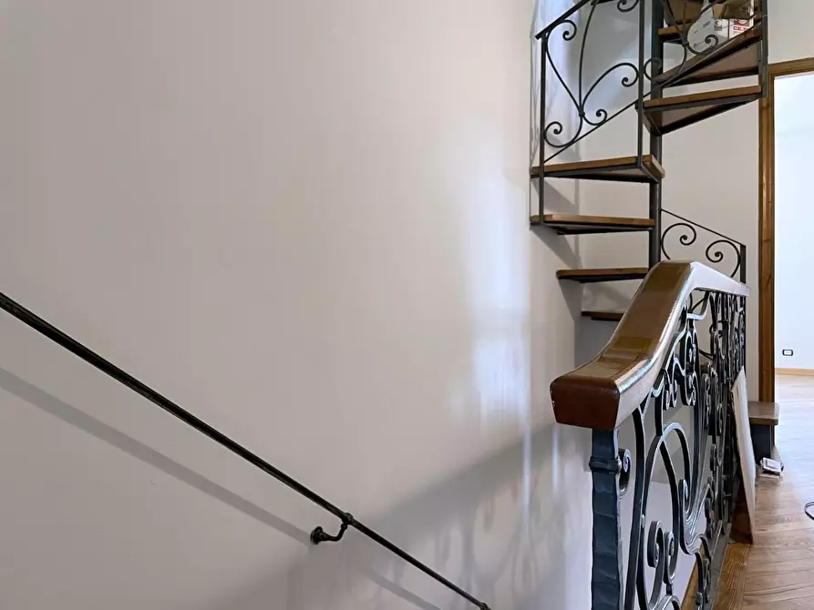 Immagine 80 di Villa in vendita  a Camaiore