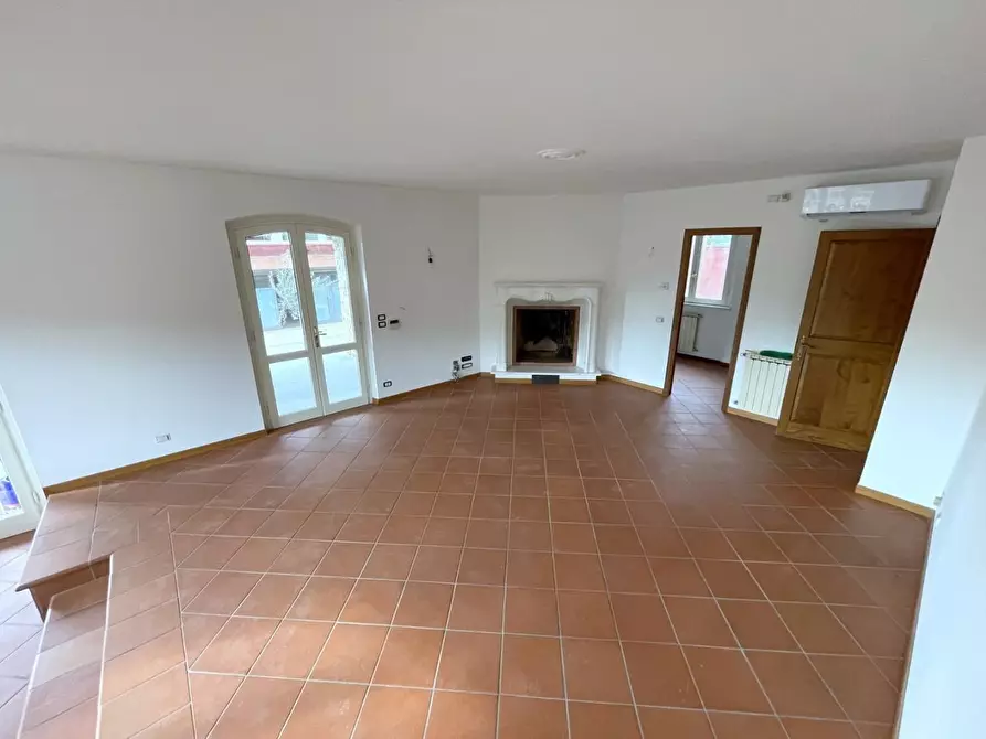 Immagine 82 di Villa in vendita  a Camaiore