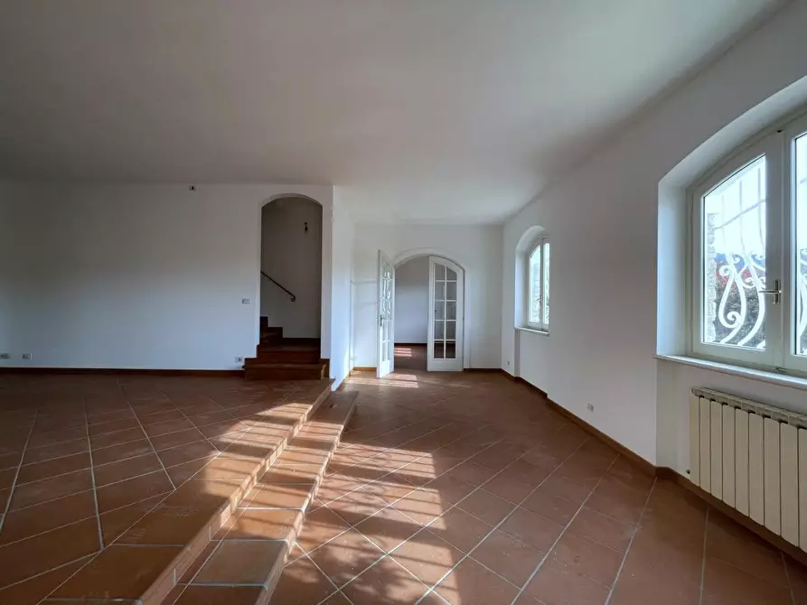 Immagine 3 di Villa in vendita  a Camaiore