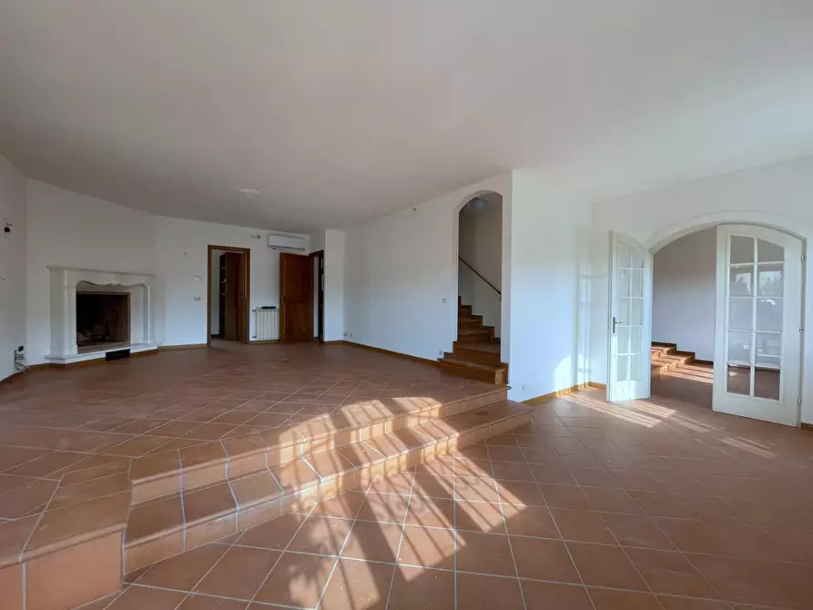 Immagine 4 di Villa in vendita  a Camaiore