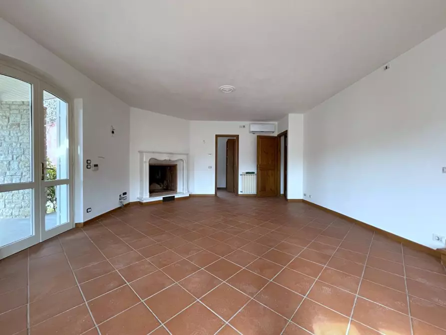 Immagine 5 di Villa in vendita  a Camaiore