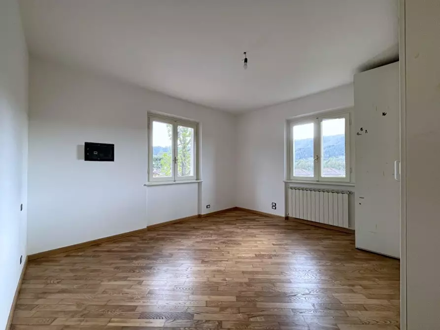 Immagine 48 di Villa in vendita  a Camaiore