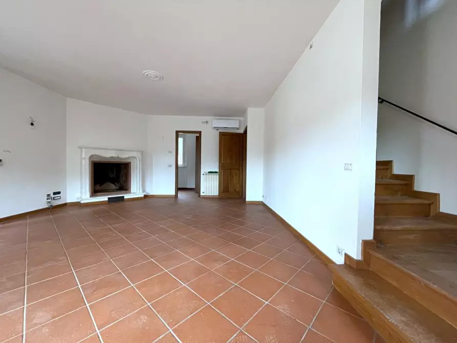 Immagine 8 di Villa in vendita  a Camaiore