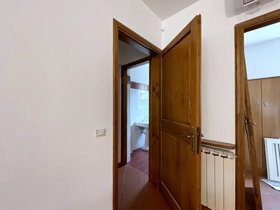 Immagine 26 di Villa in vendita  a Camaiore