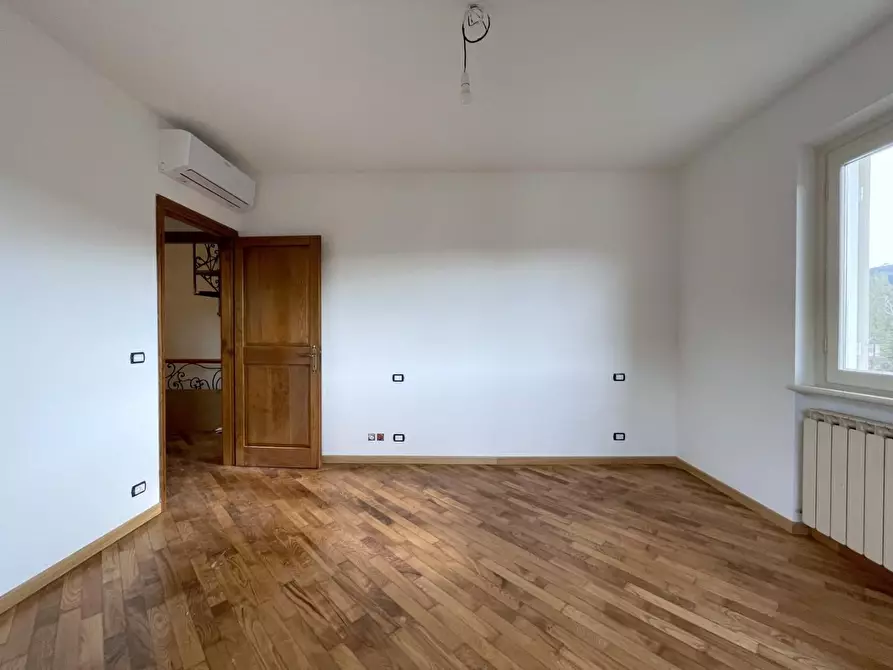 Immagine 72 di Villa in vendita  a Camaiore