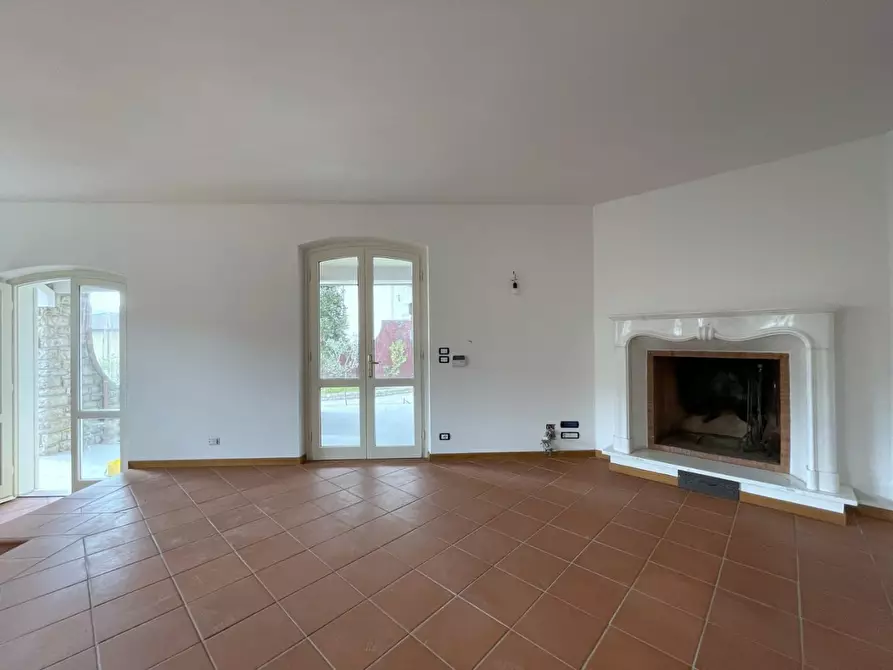 Immagine 7 di Villa in vendita  a Camaiore