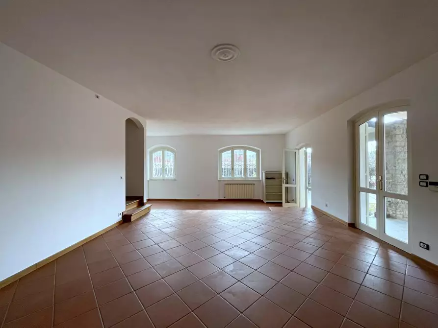 Immagine 9 di Villa in vendita  a Camaiore