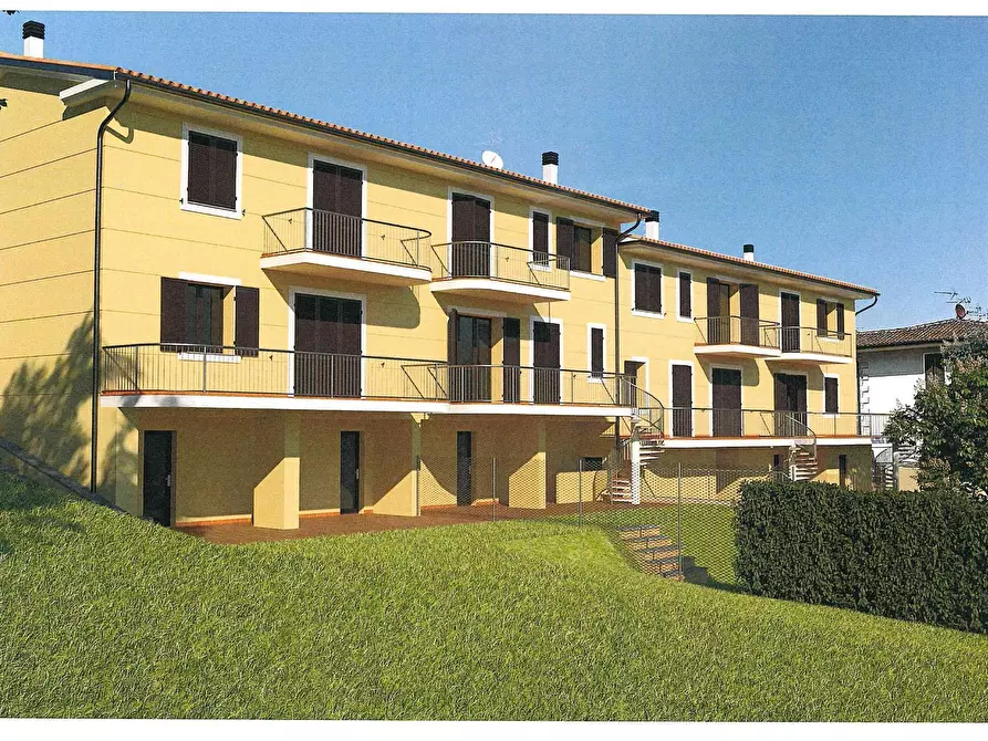 Immagine 1 di Villetta a schiera in vendita  a Montopoli In Val D'arno