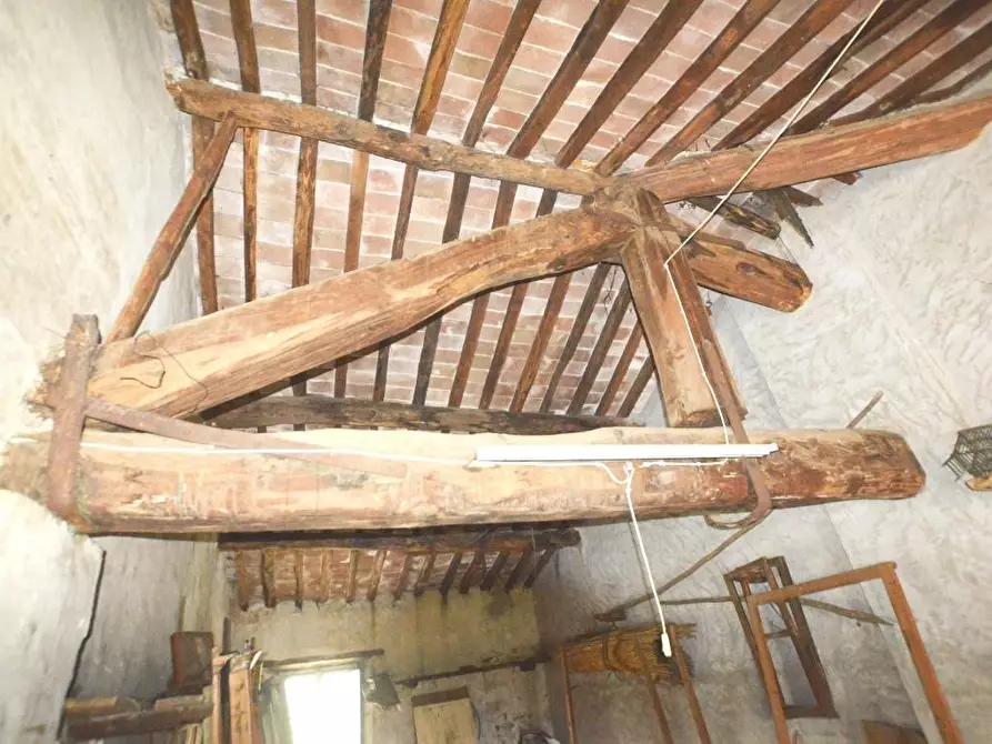 Immagine 16 di Deposito in vendita  a Capannori